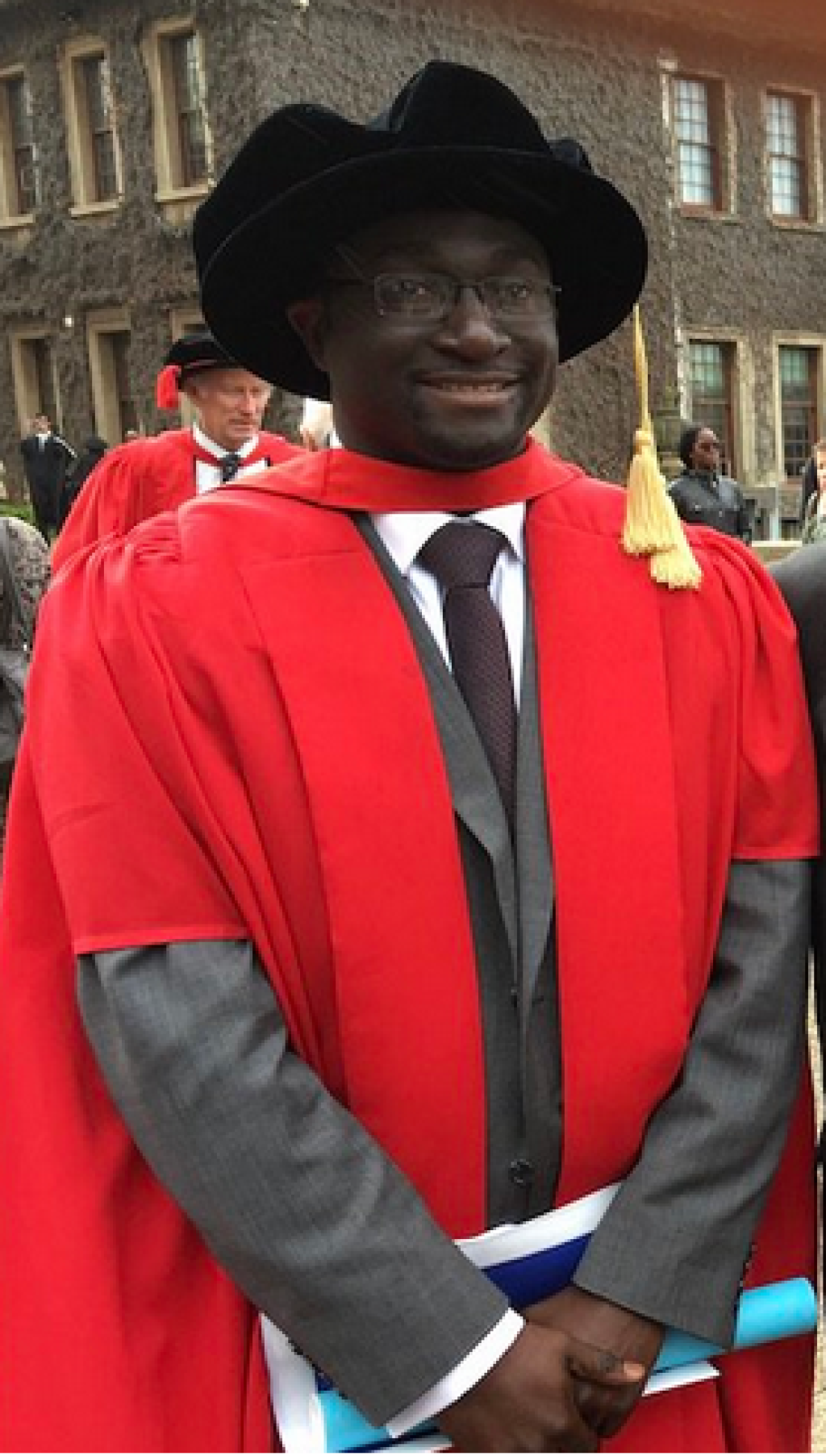 Dr Oyeniyi Abe